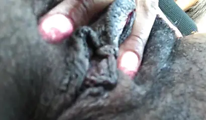 Ebony with pink lipstick masturbates in the car on the parking lot