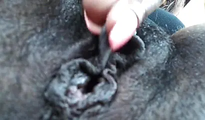 Ebony with pink lipstick masturbates in the car on the parking lot