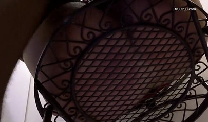 Fahişeler Kate Truu ve Lola Marie bir IR mutfakta dörtlü gruptaki sert yarakları sikiyor