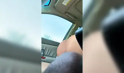 Banging a hot ebony with a nice booty in the car