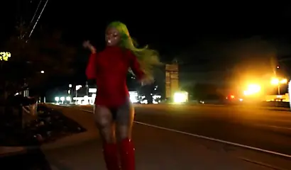 Green-haired ebony prostitute fucked in the car