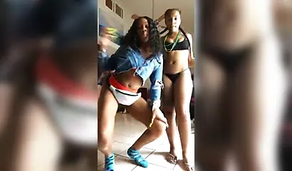 Ebony twerking competition live on IG