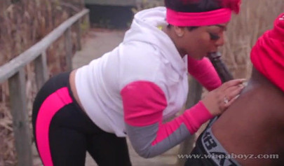 曲线优美的乌木卡利库什给了户外头和乱搞英国广播公司