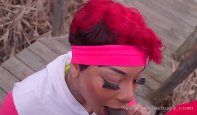 曲线优美的乌木卡利库什给了户外头和乱搞英国广播公司