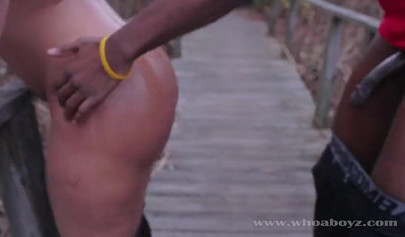 曲线优美的乌木卡利库什给了户外头和乱搞英国广播公司