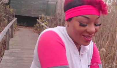 曲线优美的乌木卡利库什给了户外头和乱搞英国广播公司