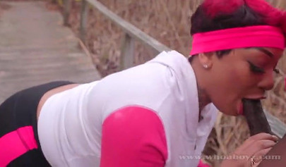 曲线优美的乌木卡利库什给了户外头和乱搞英国广播公司