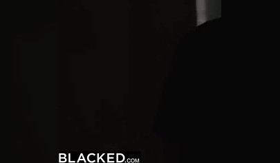 Ebony Ana Foxxx & busty Kendra Sunderland eat each other's asses