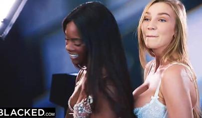 Ebony Ana Foxxx & busty Kendra Sunderland eat each other's asses