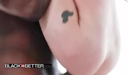 Babe Carolina Sweets gets her pussy penetrated by a BBC