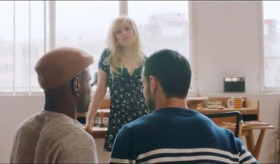 Un mec noir baise un couple caucasien dans un trio IR 