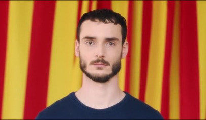 Un mec noir baise un couple caucasien dans un trio IR 