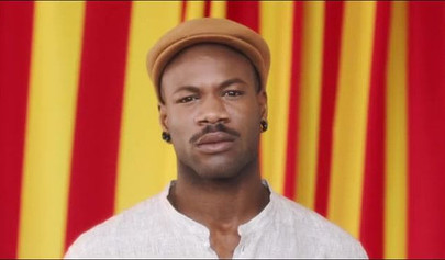 Un mec noir baise un couple caucasien dans un trio IR 