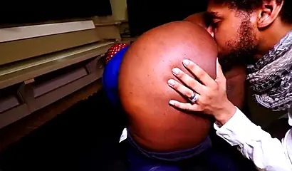 Curvy black housewife Jade Jordan fucks and takes a huge facial