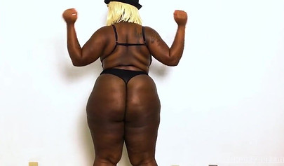 Blonde ebony stripper with a big booty sits on a strong dick and rides it