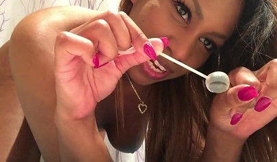 Sexy ebony inserting anal beads in her bubble ass
