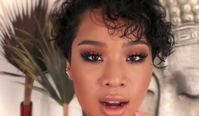 Inked Ebony Honey Gold wird in einem interrassischen Dreier am Spieß geröstet