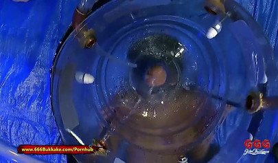 Die dreckige schwarze Luna Corazon wird bei einem versauten Dreier gefickt und vollgepisst