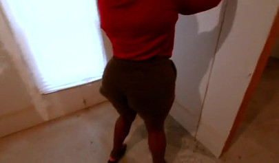 Tombul emlakçı Jade Jordan havaya uçtu ve bir müşteriyi beceriyor