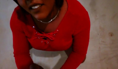 Tombul emlakçı Jade Jordan havaya uçtu ve bir müşteriyi beceriyor