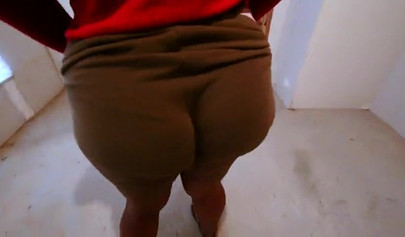 Tombul emlakçı Jade Jordan havaya uçtu ve bir müşteriyi beceriyor