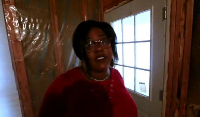 Tombul emlakçı Jade Jordan havaya uçtu ve bir müşteriyi beceriyor