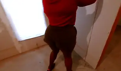 Chubby real estate agent Jade Jordan blows off and fucks a client