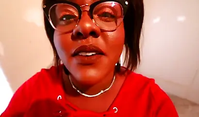 Chubby real estate agent Jade Jordan blows off and fucks a client