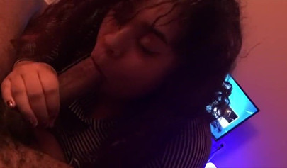 Curvy ebony sucks my huge dick and sits on it