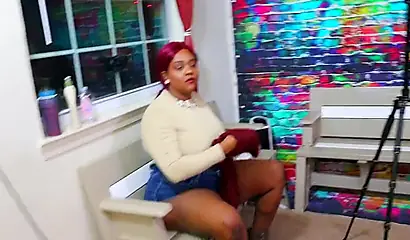 Curvy ebony in a denim shorts Jade Jordan gets dicked & jizzed