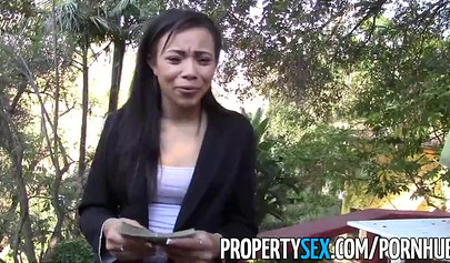 Ebony real estate agent Adriana Maya gets boned by a client