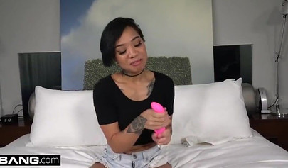 Inked ebony Honey Gold masturbates & fucks a throbbing dick