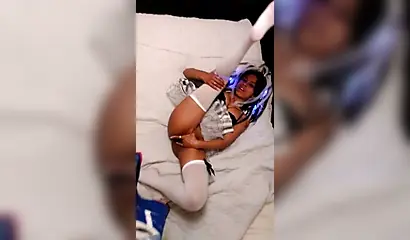 Insatiable ebony masturbates before sucking a white penis