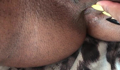 Slutty ebony rubbing her hairy muff up close