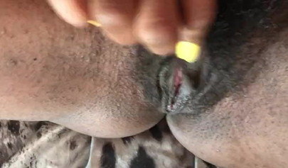 Slutty ebony rubbing her hairy muff up close
