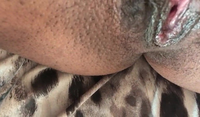Slutty ebony rubbing her hairy muff up close