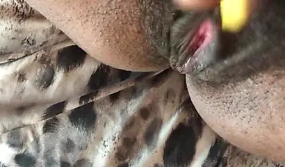 Slutty ebony rubbing her hairy muff up close