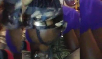 Afro-American nympho blowing a massive meat pole