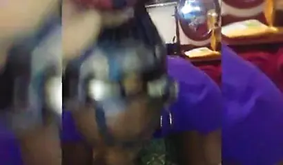 Afro-American nympho blowing a massive meat pole