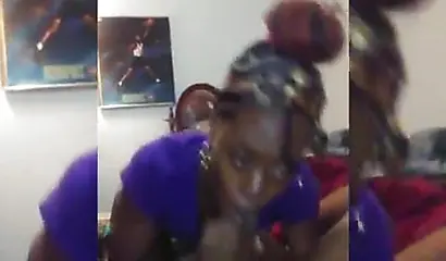 Afro-American nympho blowing a massive meat pole