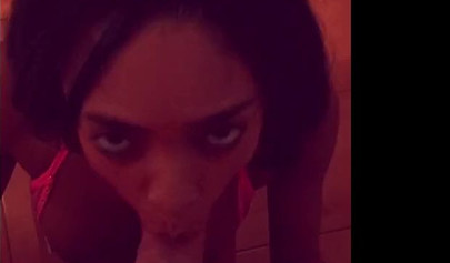 Sexy ebony stripper Luna Corazon gives an epic blowjob