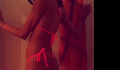 Sexy ebony stripper Luna Corazon gives an epic blowjob