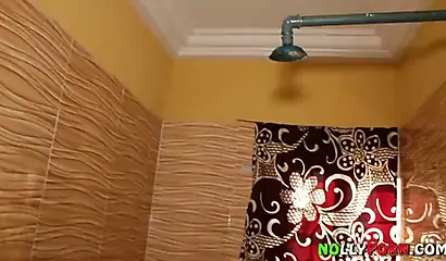 Horny Nigerian couple fucking in the bathroom