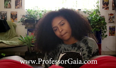 Curly-haired ebony strokes & blows a giant black dick