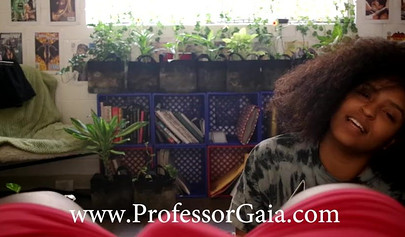 Curly-haired ebony strokes & blows a giant black dick