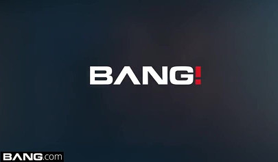 Sexy ebony biker Honey Gold gets nailed on the desk