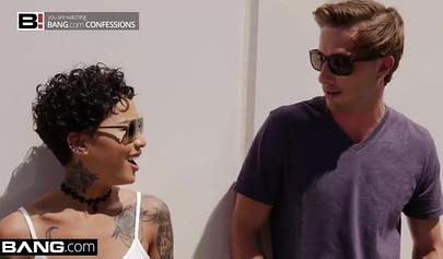 Sexy ebony biker Honey Gold gets nailed on the desk