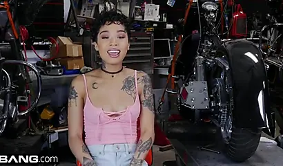 Sexy ebony biker Honey Gold gets nailed on the desk