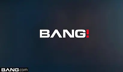 Sexy ebony biker Honey Gold gets nailed on the desk