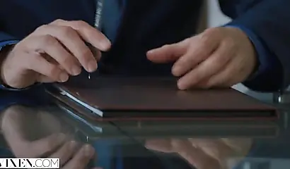 Short-haired ebony wife gets screwed by her psychiatrist